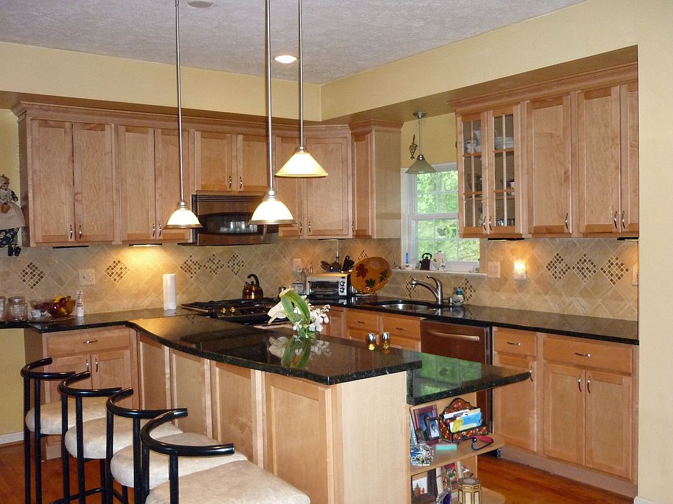 2nd image of 2241 Community Dr