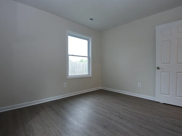 303 Rivermont Dr — Photo 9