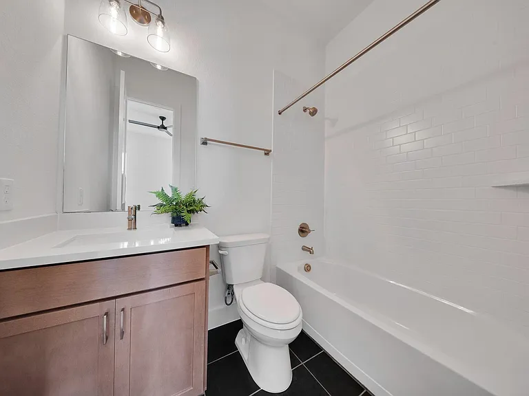 1135 Lake Pointe Pkwy — Photo 37