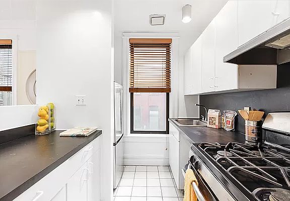 3rd image of 468 5th St #2