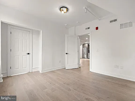 1308 State St #6 — Photo 4