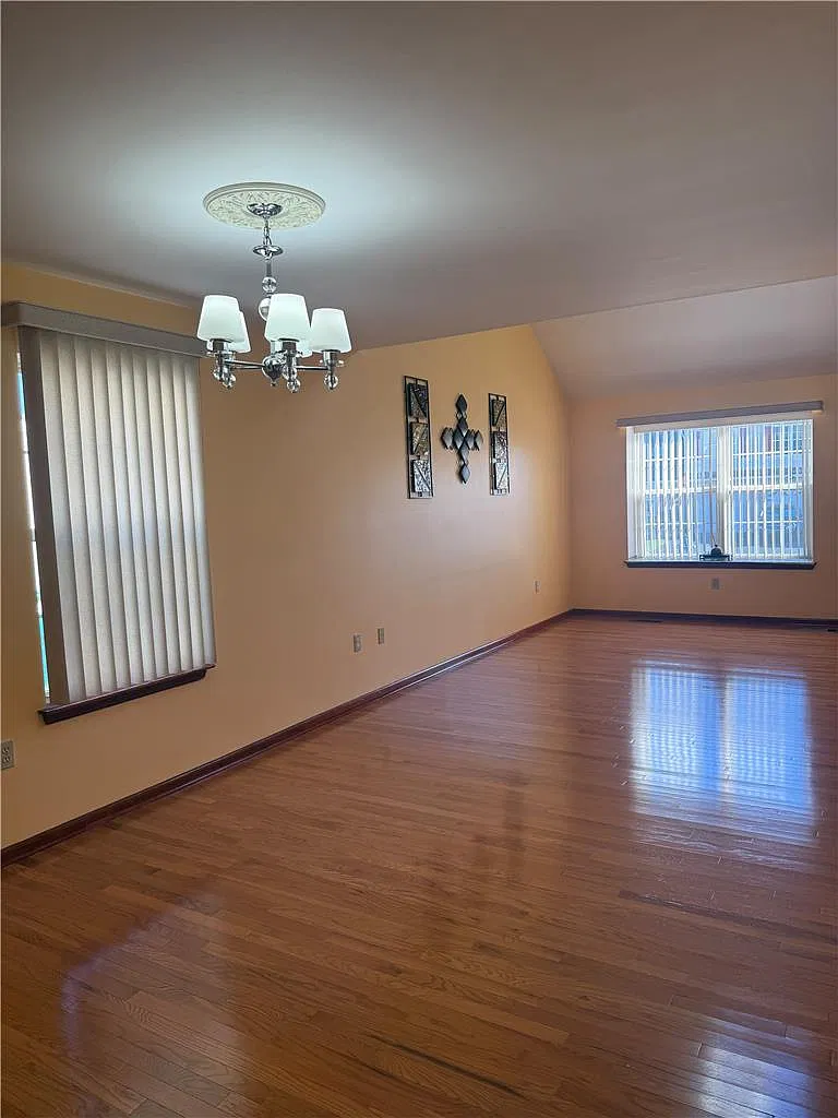 4 bed, 2.5 bath, 1651 sqft, $2,700 — Photo 2