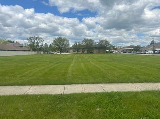 99 W Merchants Dr, Oswego, IL 60543