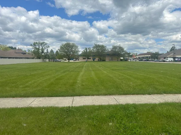 99 W Merchants Dr, Oswego, IL 60543