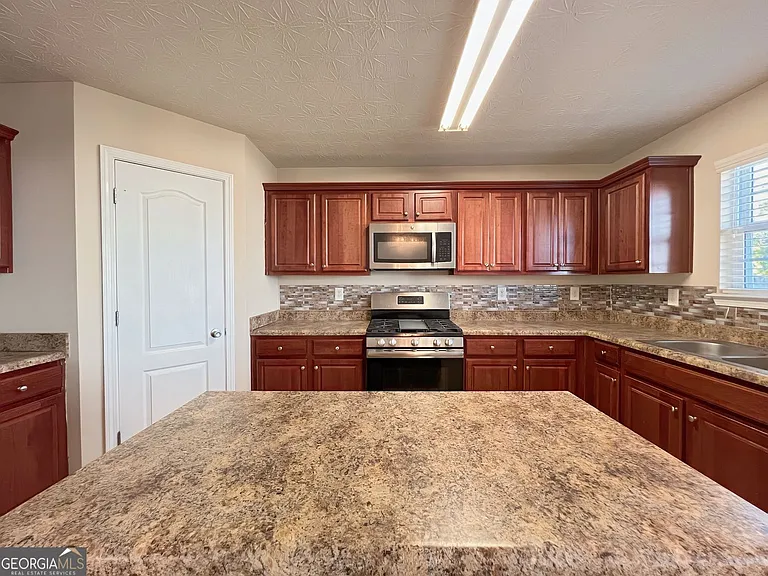 2751 Spence Ct — Photo 19