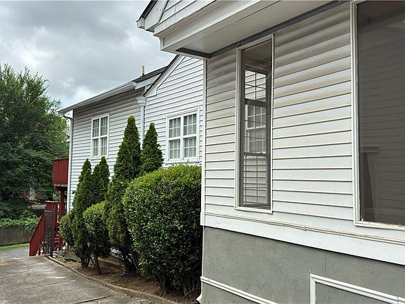 4th image of 507 Boulevard Pl NE