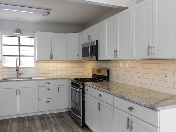 3rd image of 705 Country Manor Way
