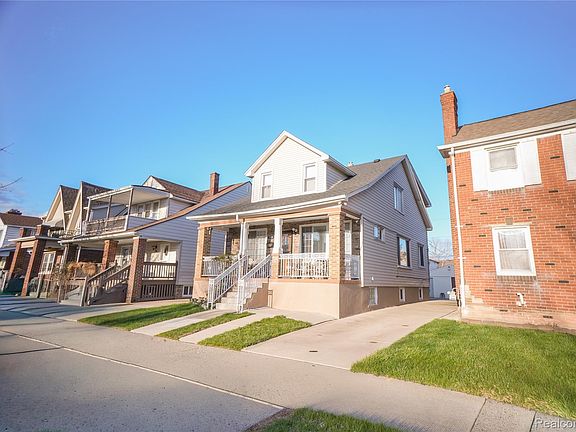 5th image of 7724 Maple St