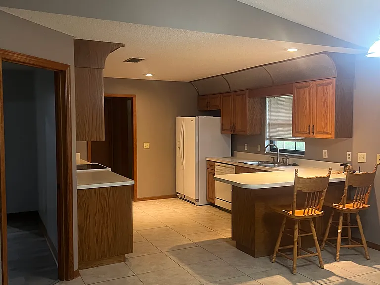 109 Clay Ave S — Photo 3