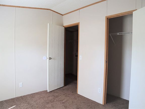 5th image of 411 E Avenue D