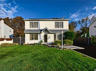 267 17th St, West Babylon, NY 11704