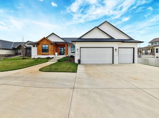 4555 N Ridge Port Ct, Wichita, KS 67205