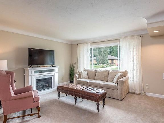 3rd image of 22214 Sandy Ln