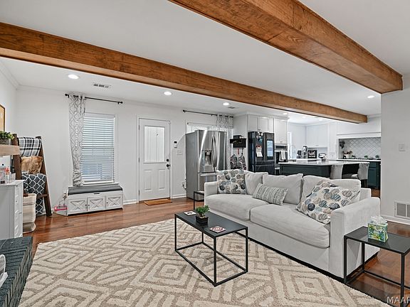 3rd image of 3854 Croydon Rd