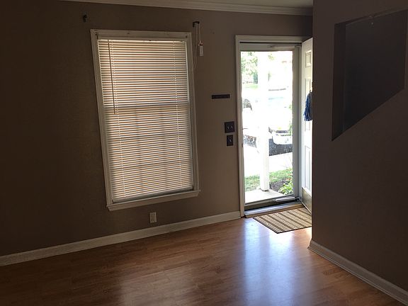 3rd image of 1120 Arlington Dr