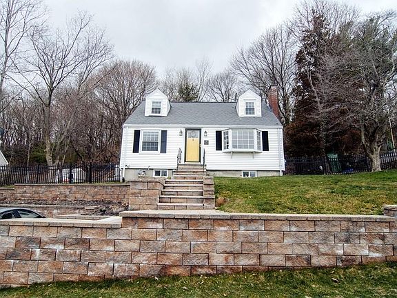 3rd image of 30 Great Hill Dr