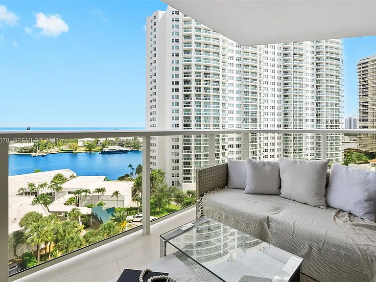 20281 E Country Club Dr #808 — Photo 33