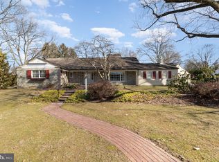 1 Meadowbrook Ln, Elizabethtown, PA