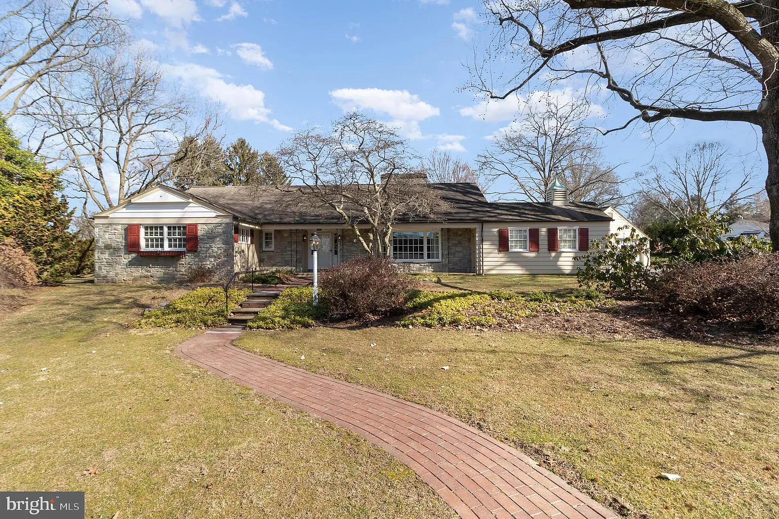 1 Meadowbrook Ln photo 1