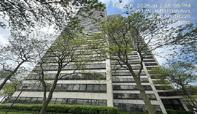 1st image of 300 Riverfront Dr