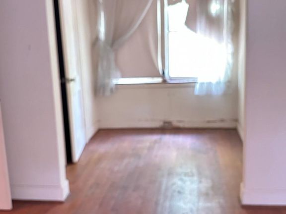 3rd image of 209 E Columbia Ave