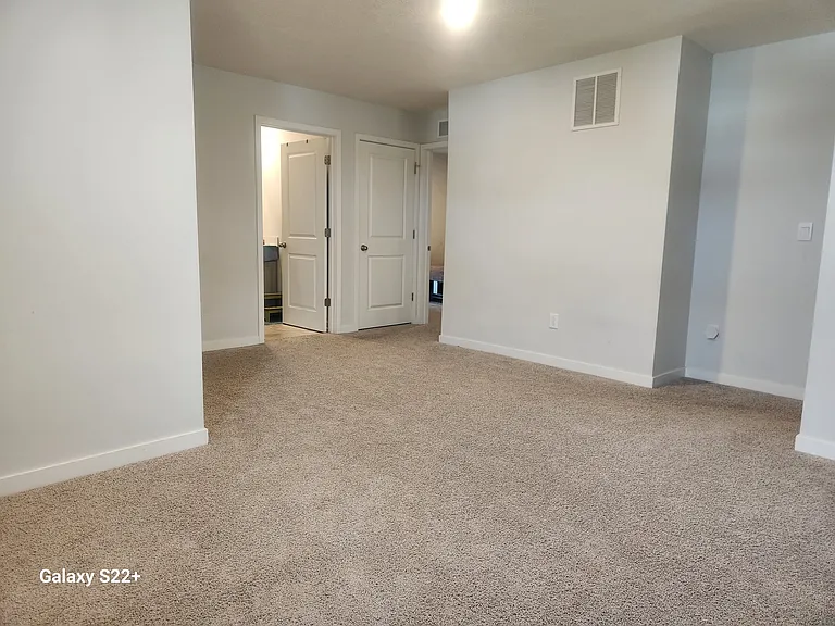 225 Sterndale Dr — Photo 18