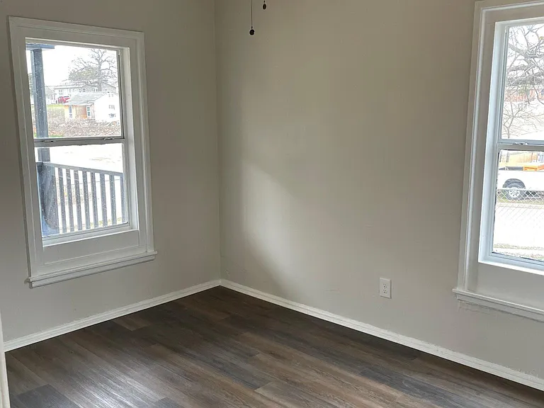 415 N Cleveland Ave W — Photo 5