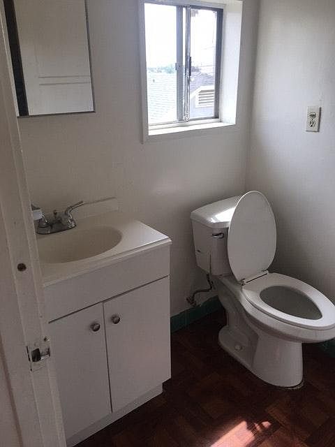2nd image of 4907 Romaine St