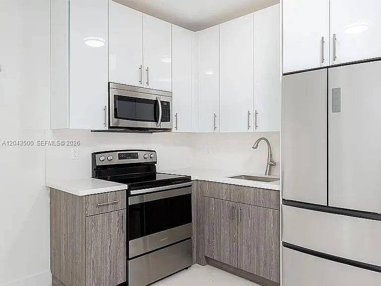 $2,000 676 NW 47th St #4 — Photo 2