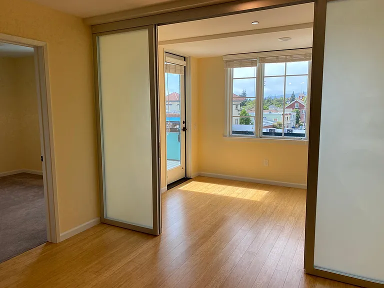 Addison Arts Apartments — Photo 16