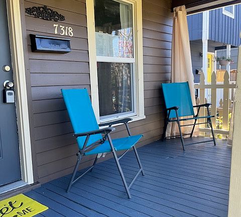 Front porch room to sit