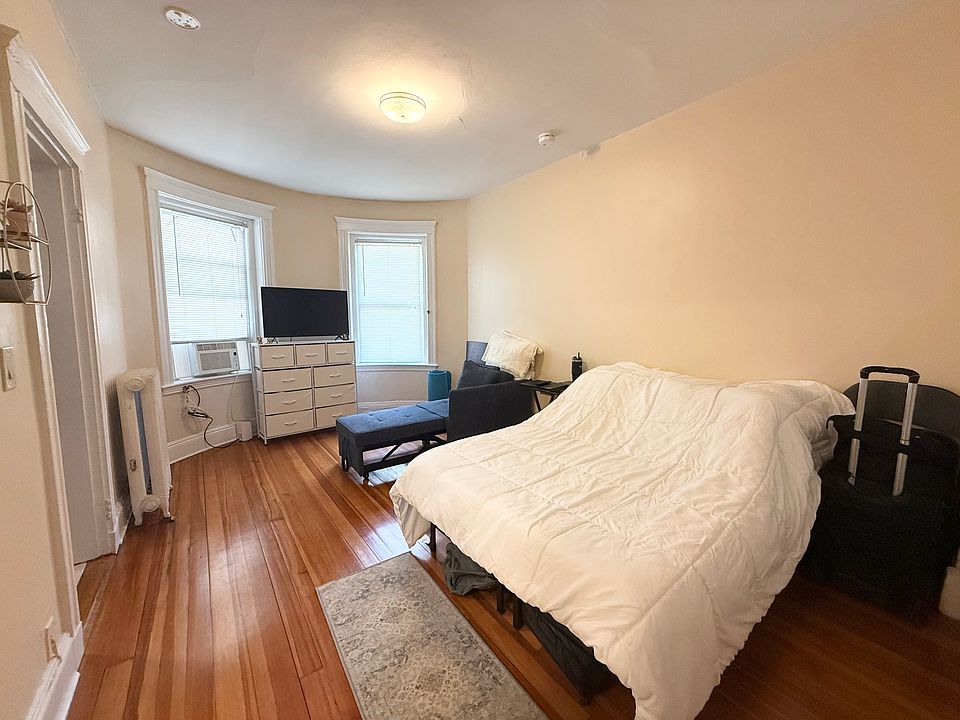 2nd image of 181-183 Winthrop Rd #10