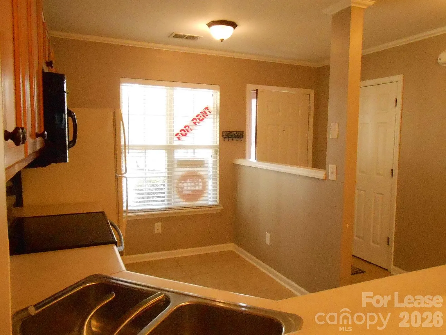 2 bed, 2.5 bath, 1096 sqft, $1,400 — Photo 4