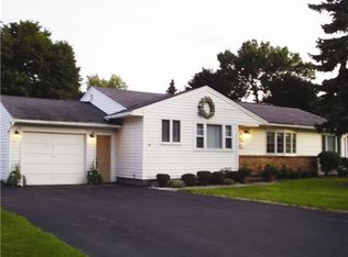 25 Willowen Dr, Irondequoit, NY 14609