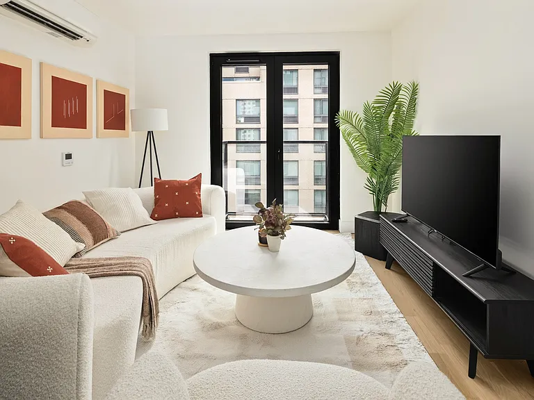 260 Gold St #914 — Photo 17