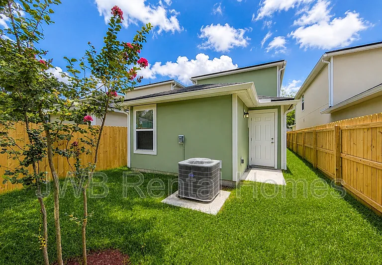 1284 Pangola Dr — Photo 17
