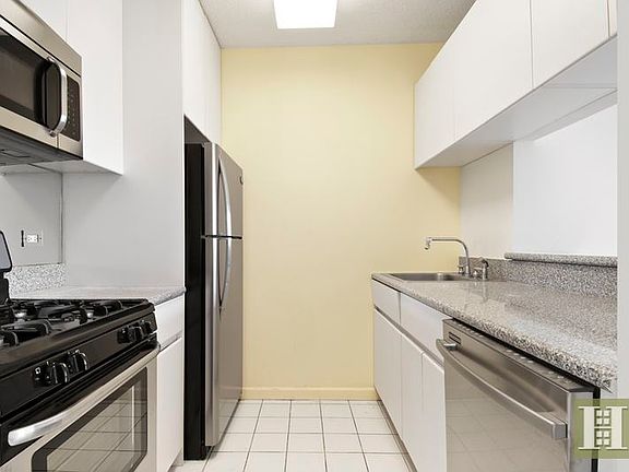 2nd image of 22-26 W 15th St APT 15E