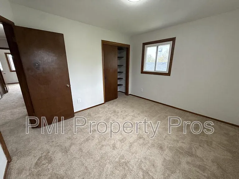 8148 S 88th St — Photo 11