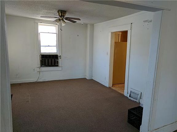 3rd image of 1421 Wood Ave