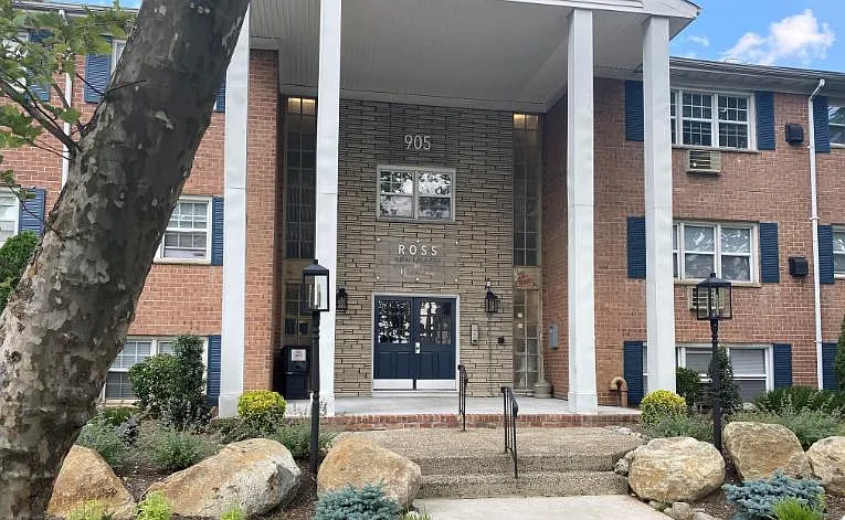 Ross Apartments — Photo 12