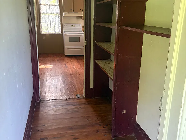 403 Old Ferry Rd — Photo 1