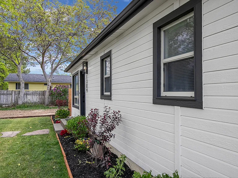 1309 W Melrose St — Photo 29