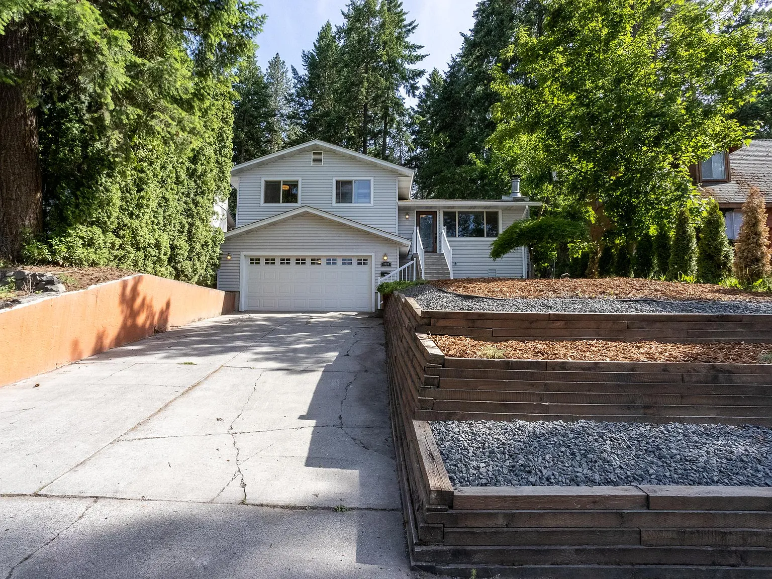 1924 E 17th Ave — Photo 1