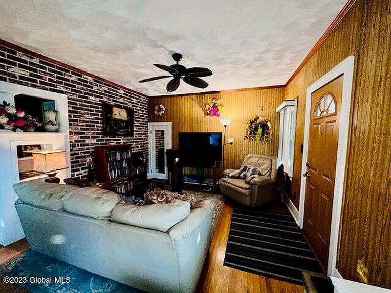 4th image of 811 Washington Avenue