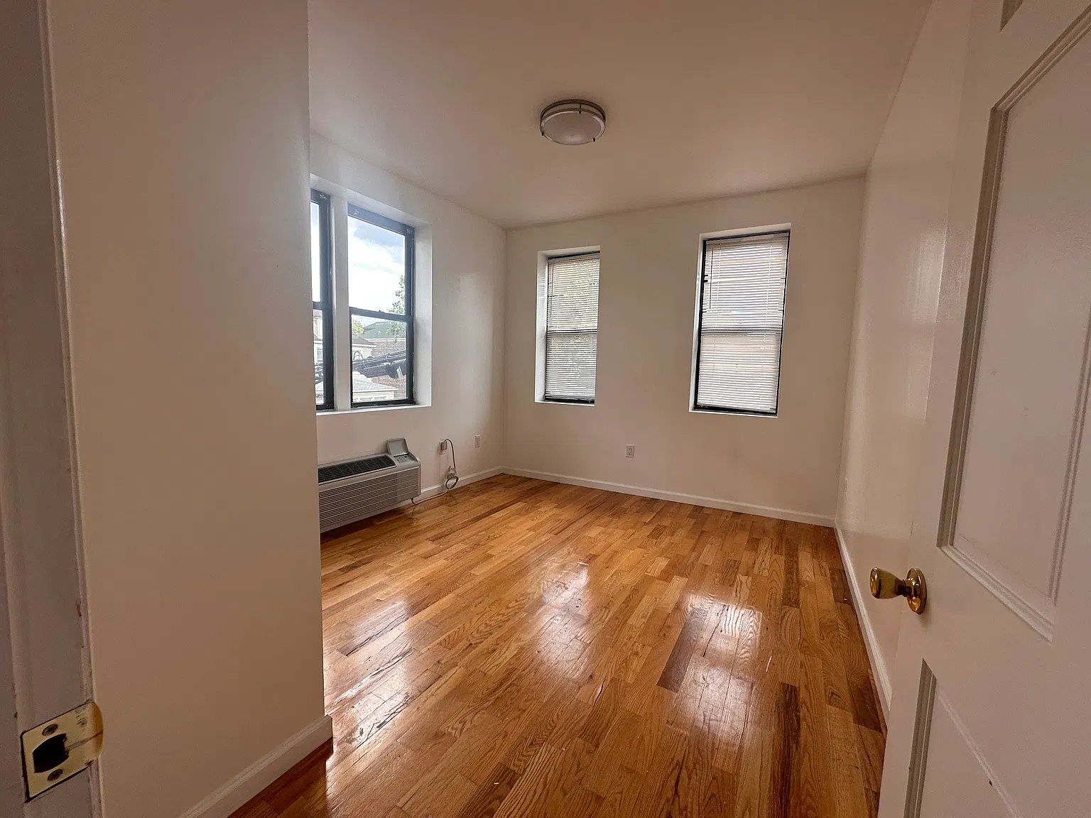 2 bed, $3,100 — Photo 4