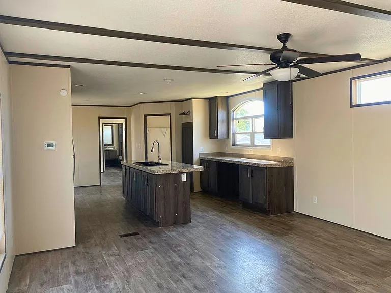 Grand Oaks at Liberty HIll — Photo 46