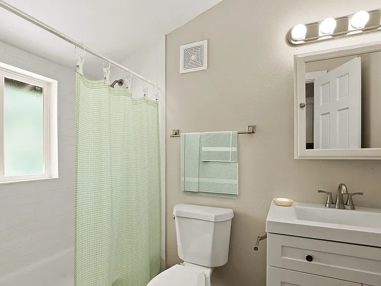 3004 Broadway St #1-3 — Photo 36