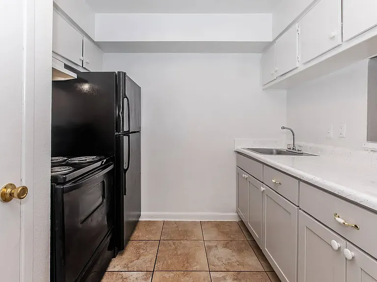 Ashley Square Apartments — Photo 41