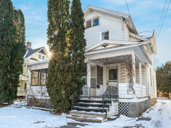 1217 Jackson St, Oshkosh, WI 54901