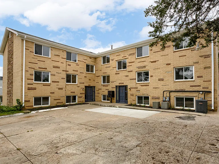 4713 Davenport St #1 — Photo 7